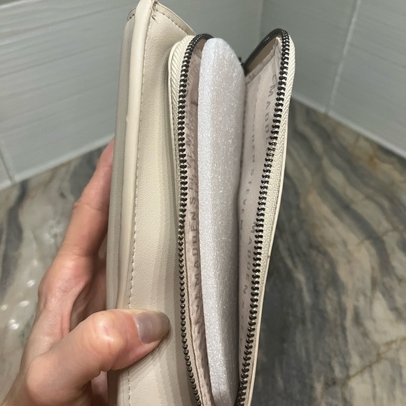 Steve Madden BCABBYY Flap Wallet Wristlet Light Beige Cream NWT